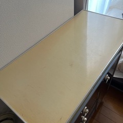 レトロで可愛い棚の画像