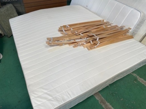 IKEA☆クイーンベッドとマットレスのセット☆中古品☆綺麗です！値引き不可 IKEA（ベッド/マットレス）のフリマアイテム一覧