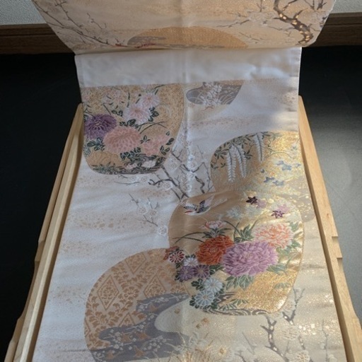 帯　高級　着物　金彩刺繍　桐箱入り