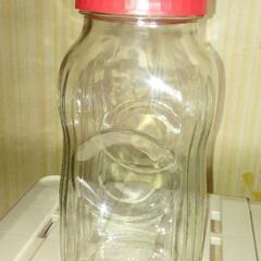 梅酒のビンと　梅ジュースのビンの画像