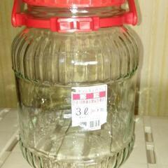 梅酒のビンと　梅ジュースのビン