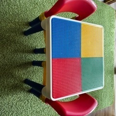 ブロックで遊べる子供用の椅子とテーブル　傷あり