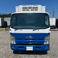 H25年式　いすゞ　エルフ　冷蔵冷凍車　小型(2t・3t)　3トン積載　ワイドロングボデー　左サイドドア　低温仕様　東プレ　アルミ縞板　スタンバイ　格納ゲート　新明和　ラジコン　門高174cm　フロア6速MT　型式:TKG-NPR85AN　集中ドアロック　電格ミラー　バックモニタ　坂道補助(弊社在庫管理番号:0443)の画像