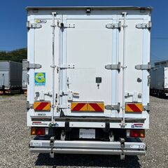 H25年式　いすゞ　エルフ　冷蔵冷凍車　小型(2t・3t)　3トン積載　ワイドロングボデー　左サイドドア　低温仕様　東プレ　アルミ縞板　スタンバイ　格納ゲート　新明和　ラジコン　門高174cm　フロア6速MT　型式:TKG-NPR85AN　集中ドアロック　電格ミラー　バックモニタ　坂道補助(弊社在庫管理番号:0443)の画像