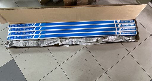 直管LEDランプ40w型電球色　　4本セット