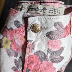 ZARA 花柄ショートパンツ 9号の画像