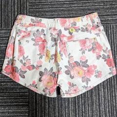 ZARA 花柄ショートパンツ 9号の画像