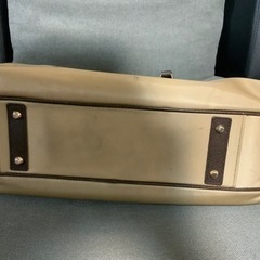 ペッレモルビダ　バッグ　ナイロンバッグ　メンズ　レディース 1シーズン使用していたので、傷や汚れあります。 横41、幅9.5、高さ27センチ カラー···ベージュ 素材···ナイロン バッグサイズ···A4サイズ収納可の画像