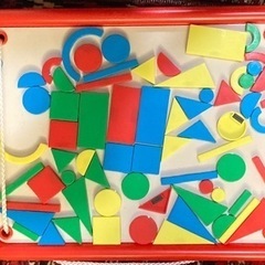 ボードと色々な形のパーツ