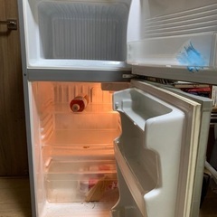小型冷蔵庫　Sanyoの画像