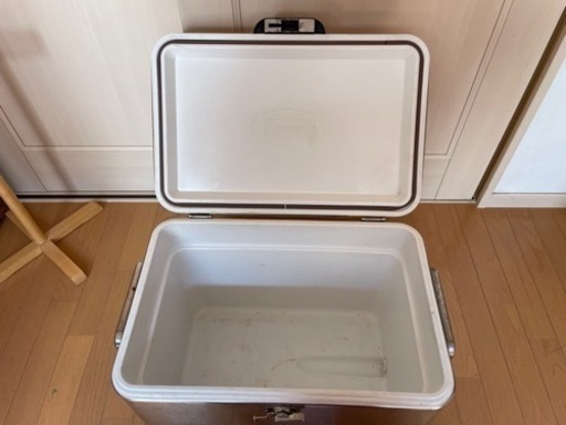 Colemanのスチールベルトクーラー(51L)