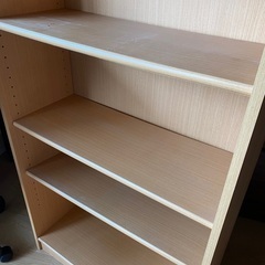 木目調の本棚　無料の画像