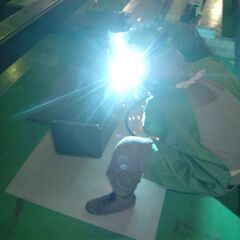 女川原子力発電所構内での、溶接作業員の画像