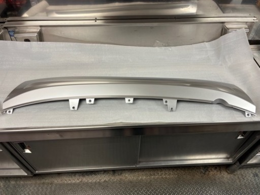 Honda ヴェゼル 純正リヤロアーガーニッシュ