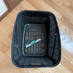 自転車のカゴの画像