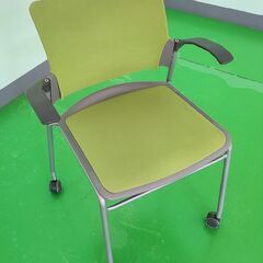 オカムラ フォルマ スタッキングチェア　5脚　中古　取りに来られ...