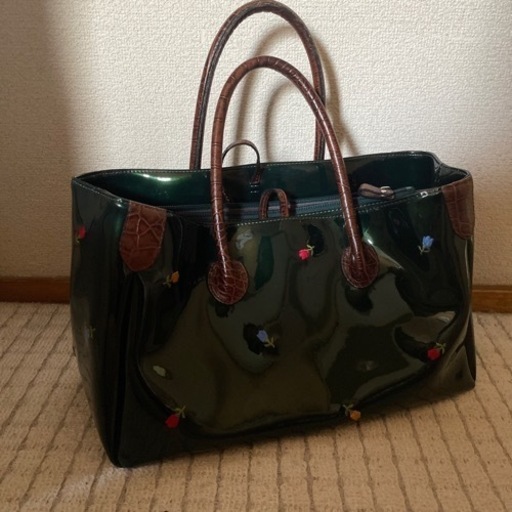 エナメル　トートバッグ　チューリップ柄　レディース