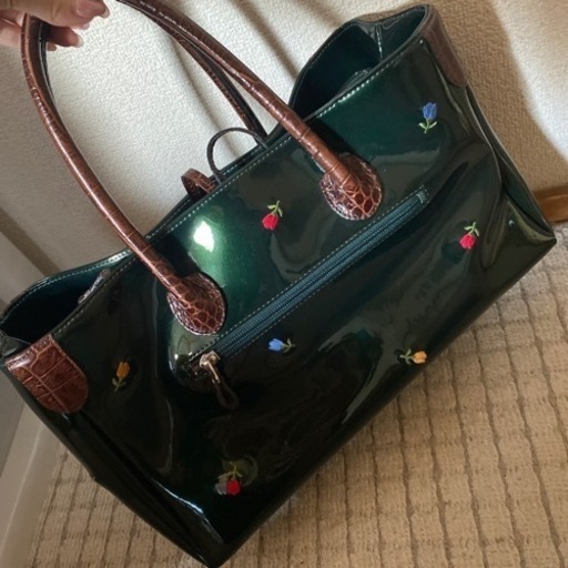 エナメル　トートバッグ　チューリップ柄　レディース