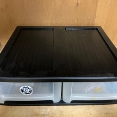 衣装ケースとA4ケース4個