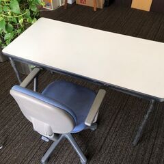 【値下げ交渉OK！】シンプルな作業デスクと椅子のセットの画像