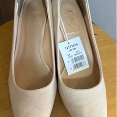 【決まりました】7/28まで【引取限定で無料】パンプス25.5cm／ヒール6cm／ベージュスエードの画像