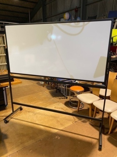 ☆中古品 スチールホワイトボード足付両面 ホワイトボード 足付 両面  オフィス オフィス用品 ☆