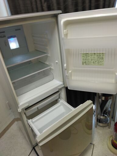 世田谷区近辺配送可能　2ドア冷凍冷蔵庫　2011年製　SJ-PD14T-N　 [冷蔵庫（137L・右開き・高さ112㎝） 一人ぐらし用　コンパクト　高濃度プラズマクラスター7000