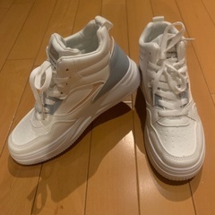 スニーカー23cm500円
