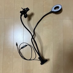 スマホクリップ　ライト付き　スマホスタンド