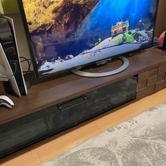 ウッド調のテレビ台の画像