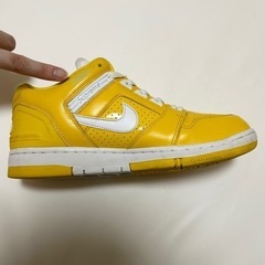 supreme × NIKE SB  AIR FORCE 2 yellowの画像