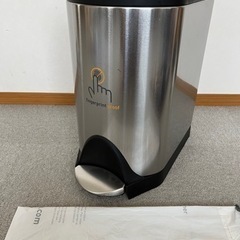 シンプルヒューマンのペダル式ゴミ箱