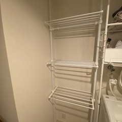 冷蔵庫、つっぱりラック、シーリングライトの画像