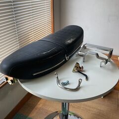 【近隣お届け無料・遠方着払いにて発送可能】スーパーカブ用ダブルシ...