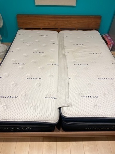 【引取り希望】クイーンサイズ　ベッドフレーム 引越しの為早いお取引希望‼︎ クイーンベッドフレーム