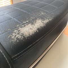 【近隣お届け無料・遠方着払いにて発送可能】スーパーカブ用ダブルシート(難あり)と取り付けキットのセットの画像