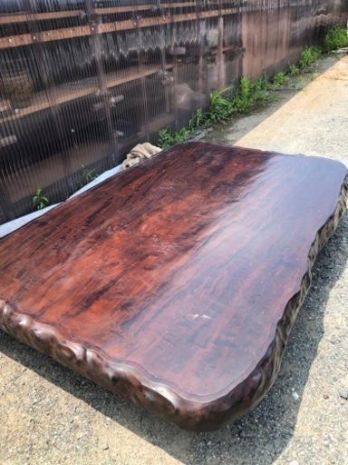重厚な一枚板　ローテーブル　10人使用可能な大きさ