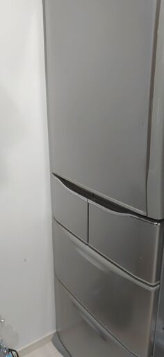 引き取りに来てくれる方限定です。お値段交渉可能です。2005年式　サンヨー　ノンフロン冷凍冷蔵庫　ファミリー用