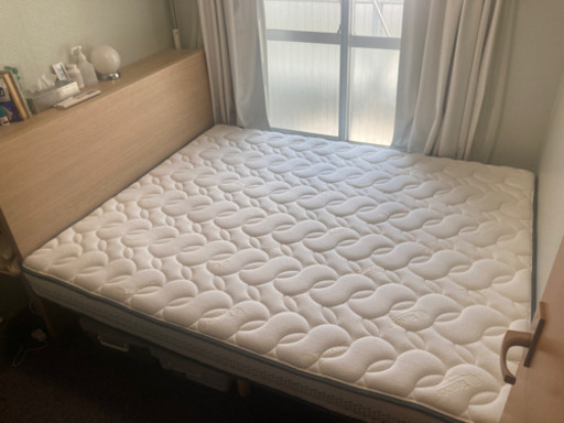 クイーンサイズベッド＋マットレス