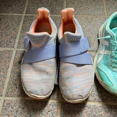 アシックス、アディダス、汚れていますがまだ履けます。の画像