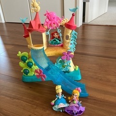 ディズニープリンセス　着せ替えフィギュア