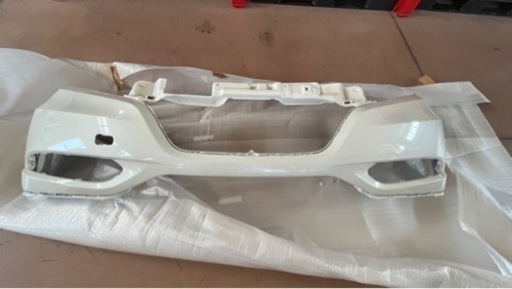 ホンダヴェゼル　旧型　未使用フロント外装+リヤバンパー