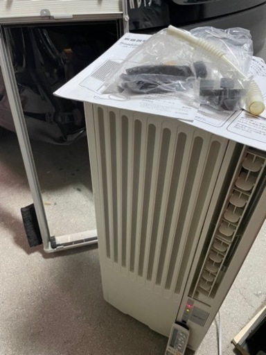 ハイアール　窓用エアコン　Haier JA-16R(W)冷房専用 2017年製。