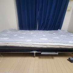 ２つ折り可能　シングルベッド、マットレス