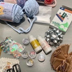 手芸用品　スライム作り　毛糸　スパンコールなどなどの画像