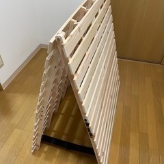 二つ折りタイプすのこベッドの画像