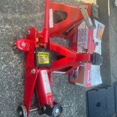 カージャッキ、スタンド、馬の画像