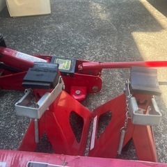 カージャッキ、スタンド、馬の画像