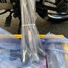 問い合わせして来て誠実に調べて答えている要らないの返信も出来ない方がいるので捨てます。UD17クオン　メッキワイパー(外品) の画像