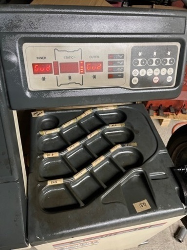 タイヤ　ホイール　バランサー　自動車　整備　工具　精度確認済